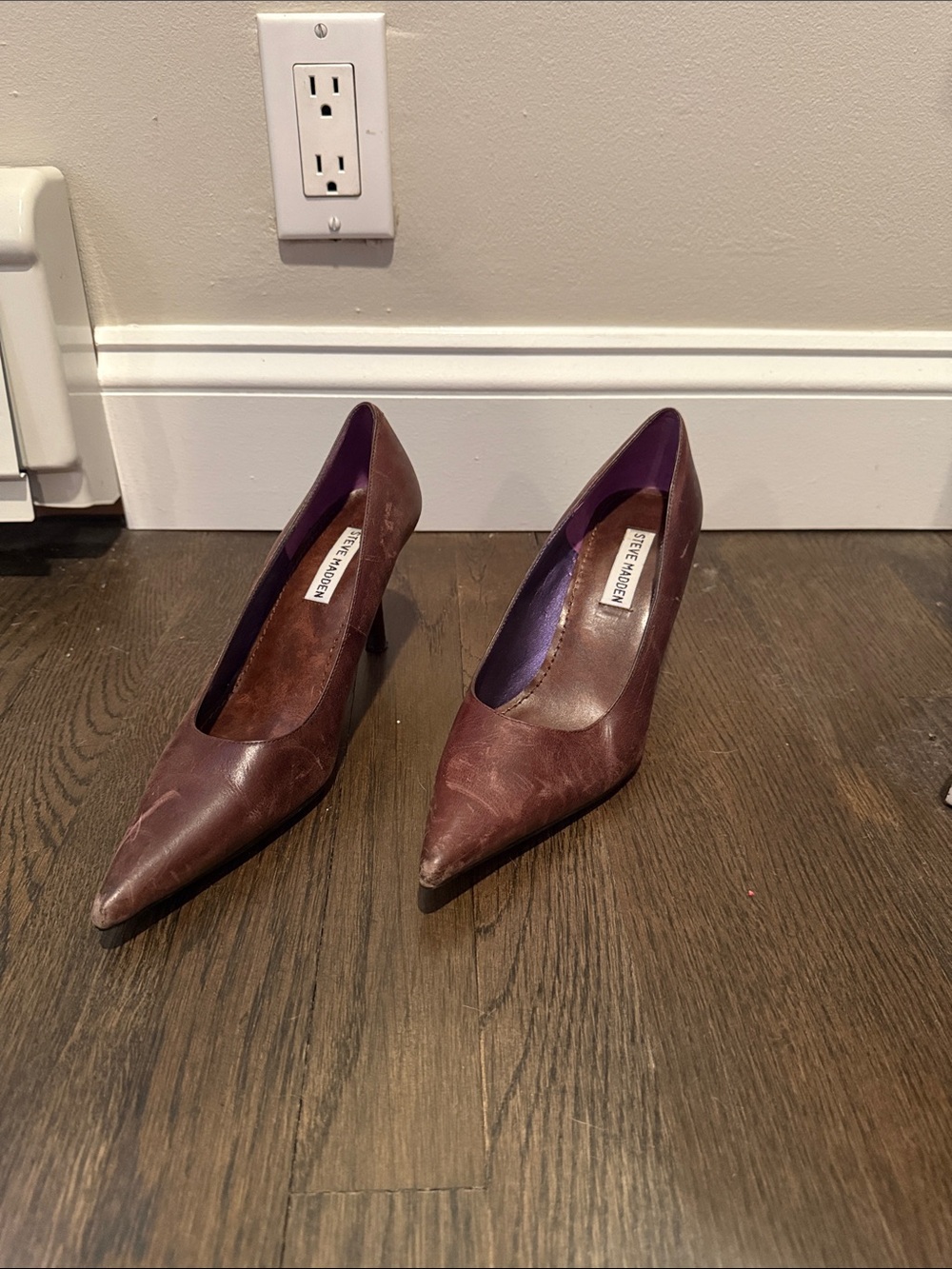 Steve Madden Burgundy Pointed Toe Leather Pumps